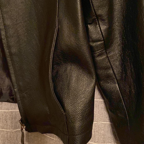 EUC Black Leather Jacket size large - Picture 5 of 13